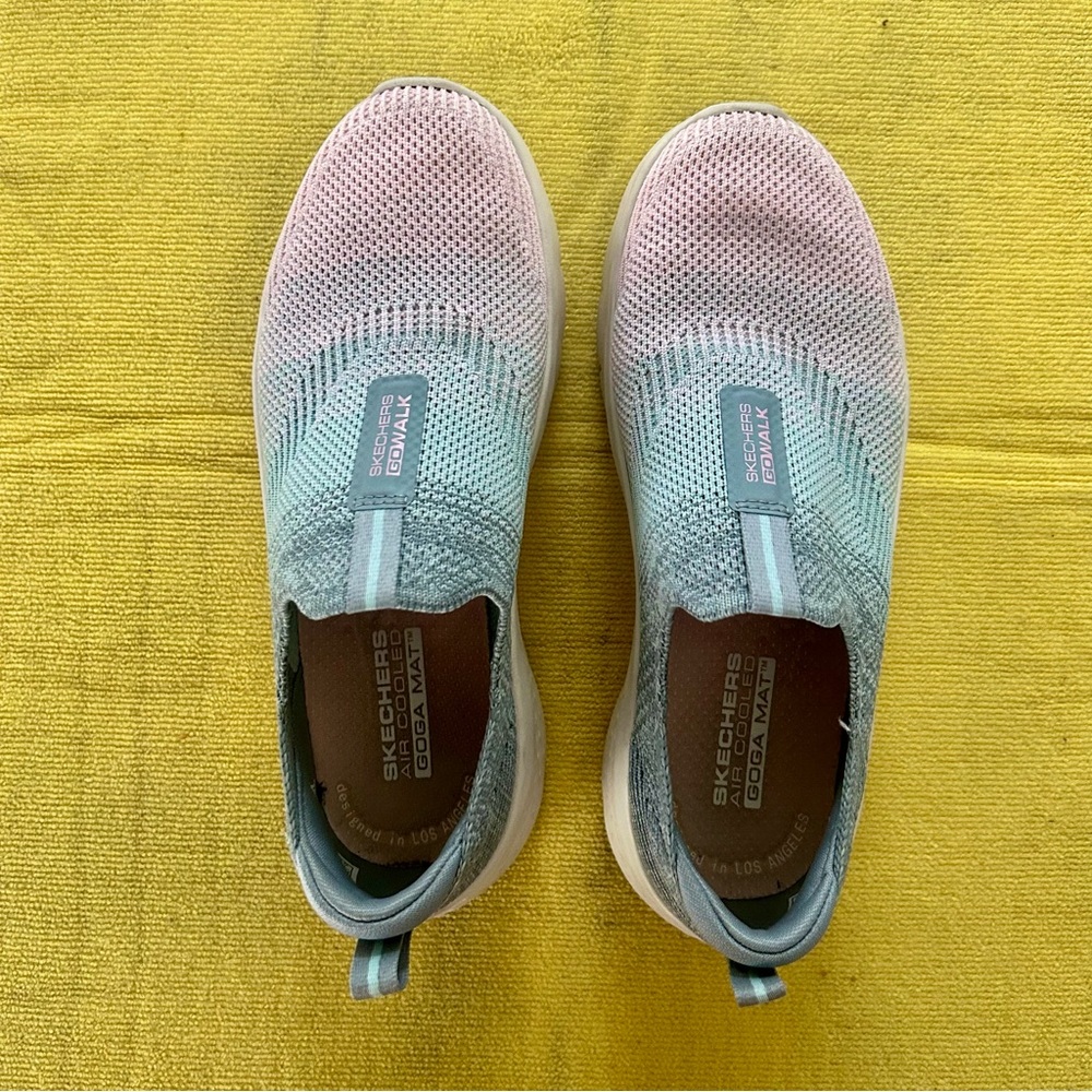 Sz 5.5 Skechers GoWalk Air Cooled Goga Mat Slip-On Sneakers